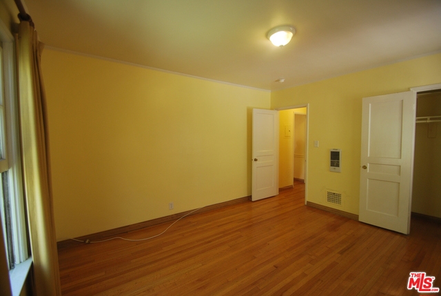 325 PALM Drive, Beverly Hills CA: https://media.crmls.org/mediaz/115dd50f-da00-4130-b166-31ed1a88b094.jpg