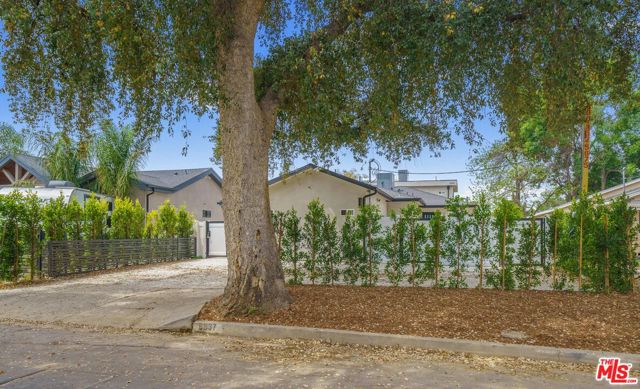 6835 Yolanda Ave, Reseda CA: https://media.crmls.org/mediaz/115e32ff-a3de-488a-9747-e08eeba02f9c.jpg