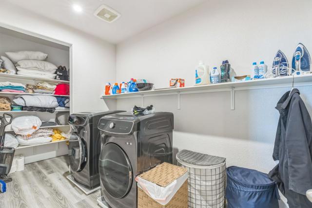 1535 Eisenhower Court, Dixon CA: https://media.crmls.org/mediaz/115e8734-d0aa-4559-974c-5cc38f5f1e0e.jpg