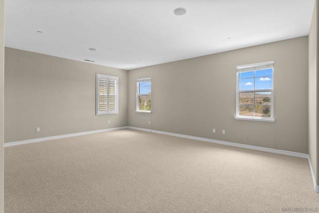 5527 Alexandrine Ct, Oceanside CA: https://media.crmls.org/mediaz/115e9fa7-deea-44f1-94e3-ca022b1ac3ed.jpg
