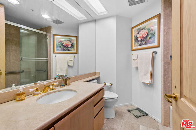 10490 Wilshire Boulevard, Los Angeles CA: https://media.crmls.org/mediaz/115ed93d-b853-4389-818a-87082fcc1c60.jpg