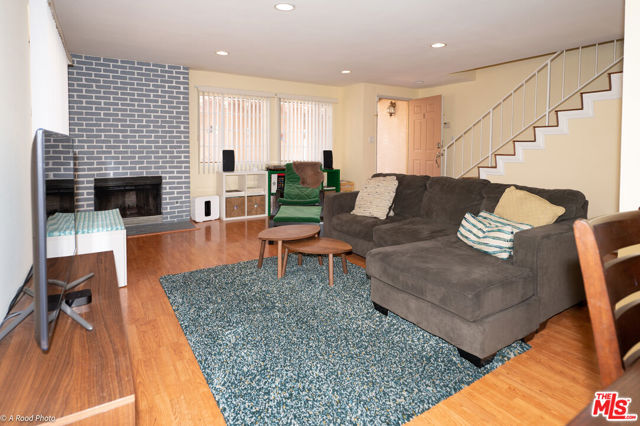 8744 DARBY Avenue, 8 photo 2