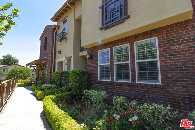 28562 Herrera Street, Valencia CA: https://media.crmls.org/mediaz/11600363-490a-459f-b8ba-a465c359ef17.jpg