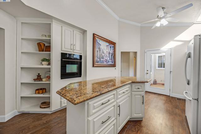 2380 Wayfarer Dr, Discovery Bay CA: https://media.crmls.org/mediaz/11600fe3-8179-4b4f-955f-e8255bb52804.jpg