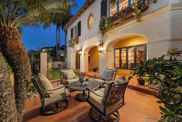 7344 Olivetas Ave, La Jolla CA: https://media.crmls.org/mediaz/11603ce8-781a-46e6-a367-e76ae5f56651.jpg