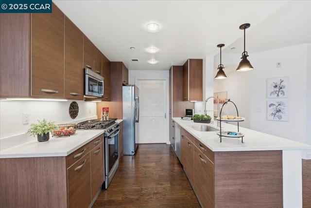 555 Ygnacio Valley Rd, Walnut Creek CA: https://media.crmls.org/mediaz/116045f3-bb86-43b2-93c1-a9a1c8f30891.jpg