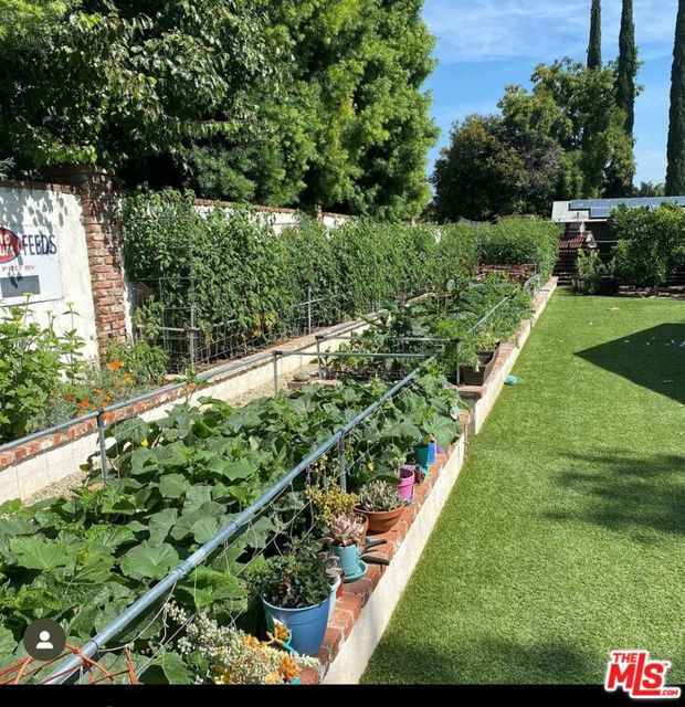 22651 Calvert Street, Woodland Hills CA: https://media.crmls.org/mediaz/116046ce-0487-48dd-9973-09f490755608.jpg