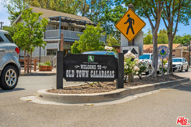 4392 Park Paloma, Calabasas CA: https://media.crmls.org/mediaz/11605db6-2e66-4a92-a460-099b85c023b3.jpg