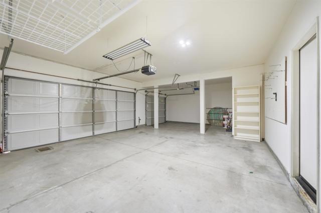 1029 Vista Oak Place, Chula Vista CA: https://media.crmls.org/mediaz/1160ce79-48de-49a3-b7b3-30031ff4dd40.jpg