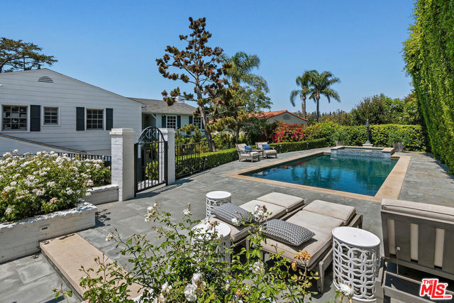 10428 Wyton Drive, Los Angeles CA: https://media.crmls.org/mediaz/1160e32e-ae81-42ca-9828-9318dfbdde29.jpg