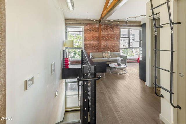 Detail Gallery Image 9 of 21 For 527 Molino St #108,  Los Angeles,  CA 90013 - 2 Beds | 1/1 Baths