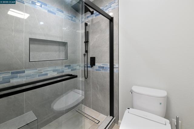 319 Oak Glen Ct, Martinez CA: https://media.crmls.org/mediaz/116196a2-58e4-4b87-a4c7-ccc78cb4fc9a.jpg