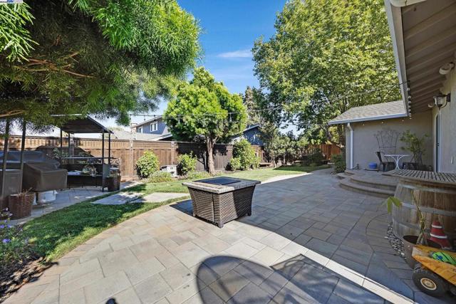 11530 Circle Way, Dublin CA: https://media.crmls.org/mediaz/11619beb-c084-4a0c-85c4-d3bddbd557ed.jpg