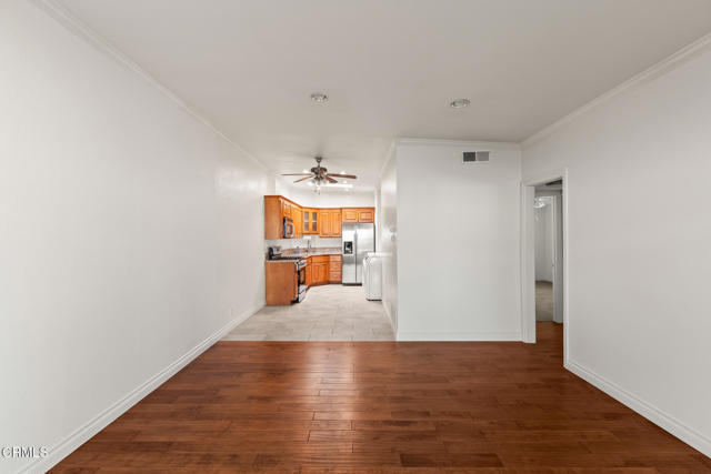 Detail Gallery Image 6 of 15 For 3001 Isle Way #B,  Oxnard,  CA 93035 - 2 Beds | 1/1 Baths