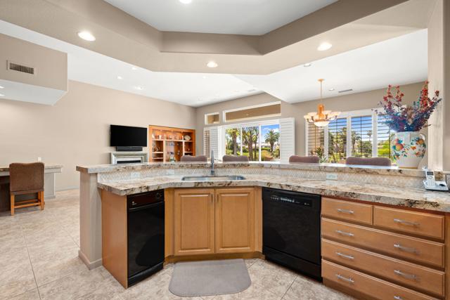 867 Arrowhead Drive, Palm Desert, CA 92211