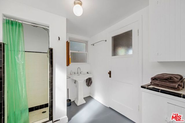 1631 Champlain Terrace, Los Angeles CA: https://media.crmls.org/mediaz/1162bd48-01bd-42bc-a3cd-081c34c9b5e5.jpg