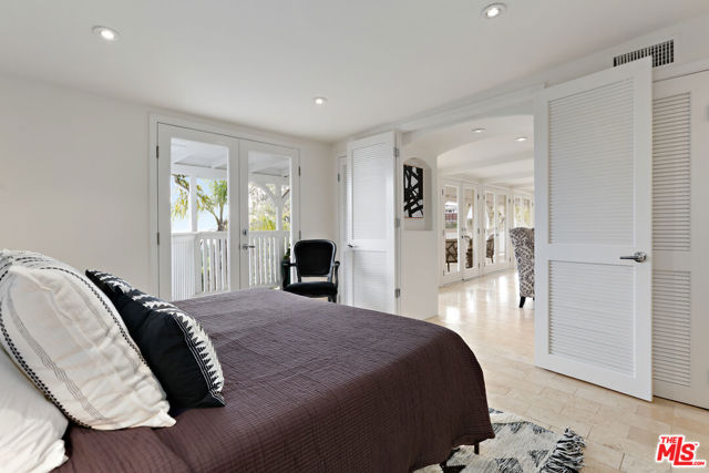 6240 Mulholland Highway, Los Angeles CA: https://media.crmls.org/mediaz/1162dddc-cc7f-49c7-b594-43efead07ff3.jpg