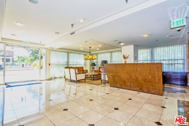 702 S Serrano Avenue, Los Angeles CA: https://media.crmls.org/mediaz/11634a1b-5a90-41a1-9c90-d60c00f9ed79.jpg