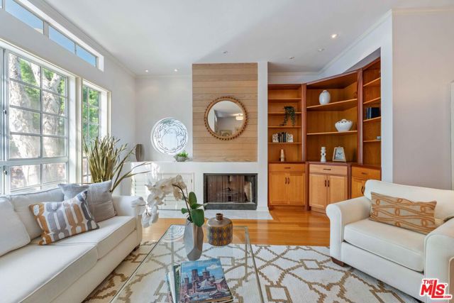 134 Roma Court, Marina del Rey CA: https://media.crmls.org/mediaz/11642d9a-e3c8-40ea-877d-03efa00a5a21.jpg