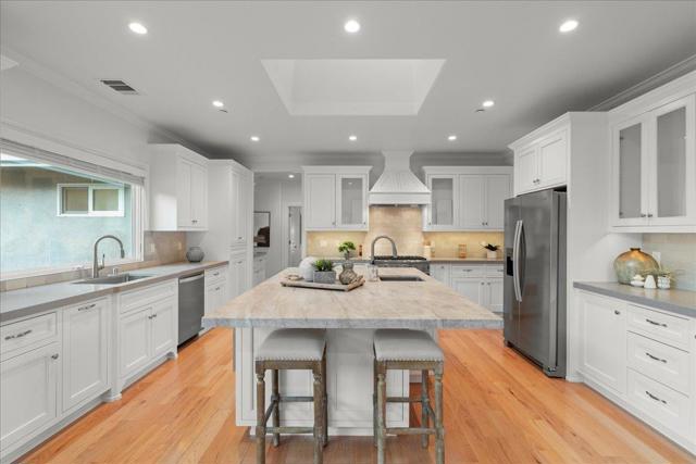 15211 Becky Lane, Monte Sereno CA: https://media.crmls.org/mediaz/116471a3-421a-4f80-b3ef-9e9888528aac.jpg