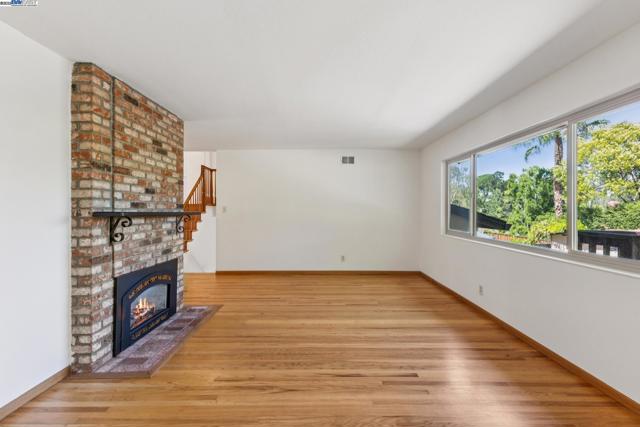 4190 Sharab Ct, Pleasanton CA: https://media.crmls.org/mediaz/11647ee9-5e65-4e15-897b-9577f898a847.jpg