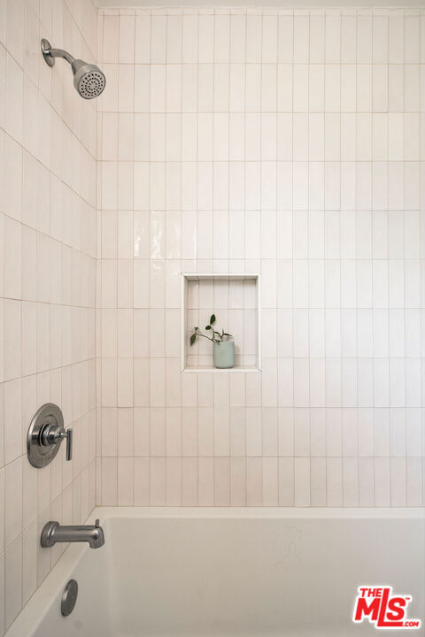 https://media.crmls.org/mediaz/1164b248-23a0-43a7-a074-12c81828eb12.jpg?preset=X-Large