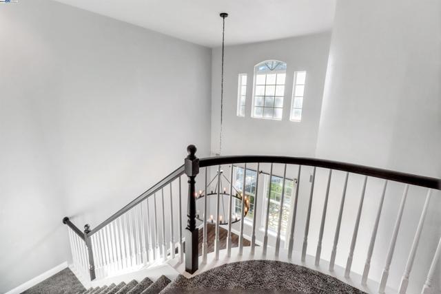 5512 Sagehen Ct, Loomis CA: https://media.crmls.org/mediaz/116543c2-40e8-4a9a-8190-fd976b5b5061.jpg