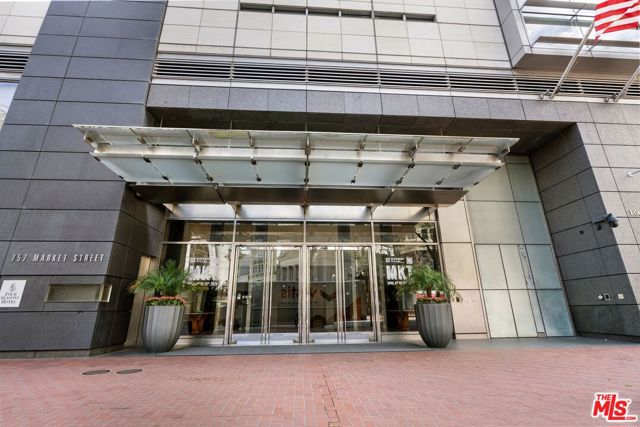 765 Market Street, San Francisco CA: https://media.crmls.org/mediaz/1165eb30-ead3-49ce-ad08-00f59a2d9538.jpg