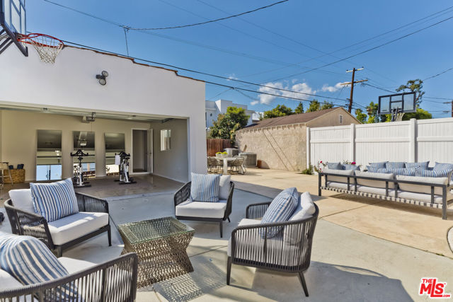 1471 S Crest Drive, Los Angeles CA: https://media.crmls.org/mediaz/1166495b-2eb9-49eb-a53f-8fe716a06f58.jpg
