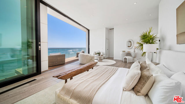 26814 Malibu Cove Colony Drive, Malibu CA: https://media.crmls.org/mediaz/1166c030-6f8c-4d63-b441-c80a3f078472.jpg