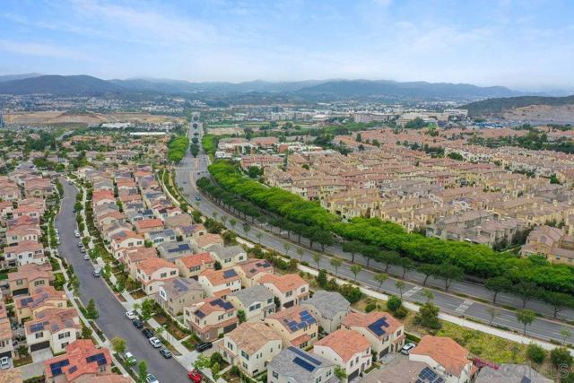 712 Gemstone Dr, San Marcos CA: https://media.crmls.org/mediaz/1166e49e-1800-471e-800b-6ac0d75715eb.jpg