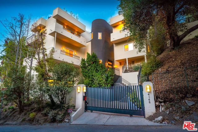 4148 Sunswept Drive, Studio City CA: https://media.crmls.org/mediaz/1167d97a-bcf3-496d-96ad-8b1c2998b482.jpg
