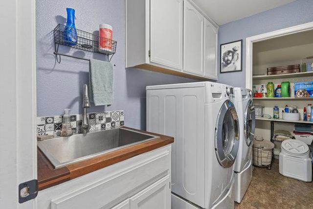 1980 Ponderosa Court, Hollister CA: https://media.crmls.org/mediaz/11686009-f623-4fc4-a634-2ad81e737647.jpg