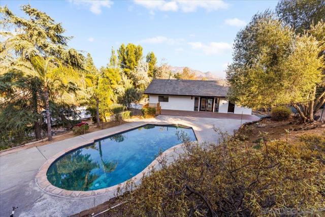 16310 Oak Springs Dr, Ramona CA: https://media.crmls.org/mediaz/11688986-ac25-476e-84e3-eb28fe44ea98.jpg