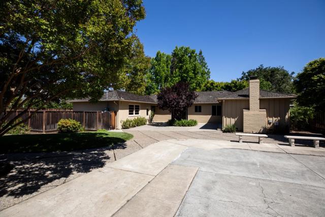 1850 White Oak Drive, Menlo Park CA: https://media.crmls.org/mediaz/1168c01f-5431-4a5f-b9a9-e23976915528.jpg