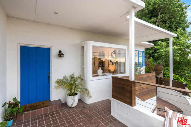 2620 Rutherford Drive, Los Angeles CA: https://media.crmls.org/mediaz/11690762-ff0e-4557-ac1c-da3d868c7a79.jpg