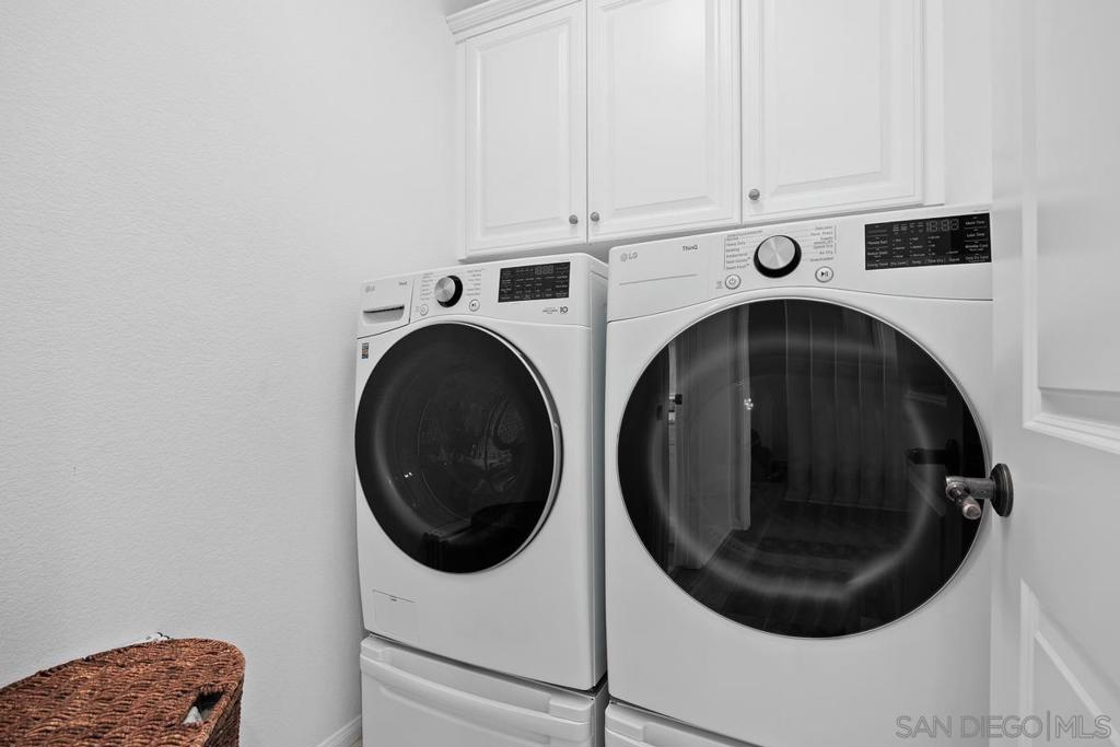 https://media.crmls.org/mediaz/11691d07-47a3-4599-a513-cff562ca2292.jpg?preset=X-Large