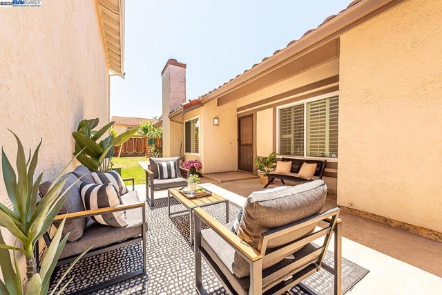 33036 Soquel St, Union City CA: https://media.crmls.org/mediaz/1169a2dc-bae1-4726-9034-08bac9f1b518.jpg