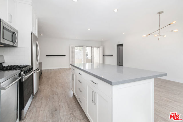 1233 N Laurel Avenue, West Hollywood CA: https://media.crmls.org/mediaz/116a3160-3220-4341-a801-ef943c38e74b.jpg