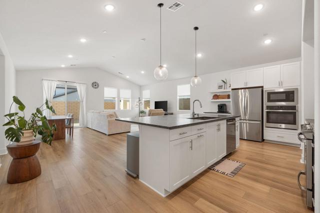 42501 Solicio Way, Indio CA: https://media.crmls.org/mediaz/116a35d0-1d95-43cc-8983-2013e1a4b59b.jpg