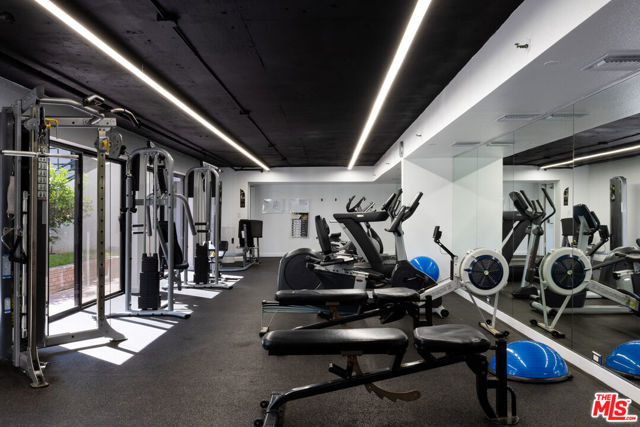 2940 Neilson Way, Santa Monica CA: https://media.crmls.org/mediaz/116ab01d-d7c7-4a56-b15c-d9ef9ed4b148.jpg