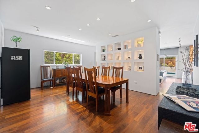 4255 Saint Clair Avenue, Studio City CA: https://media.crmls.org/mediaz/116b0757-e34d-4320-b3a5-dcc95f325716.jpg