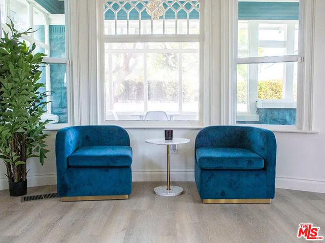 58 Paloma Avenue, Venice CA: https://media.crmls.org/mediaz/116b13d6-37c3-47c6-acfa-a9cbc2710b15.jpg