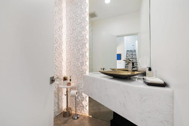 21 Clancy Lane Estates, Rancho Mirage CA: https://media.crmls.org/mediaz/116b3ea1-15ae-493f-bb0e-cdc510056986.jpg