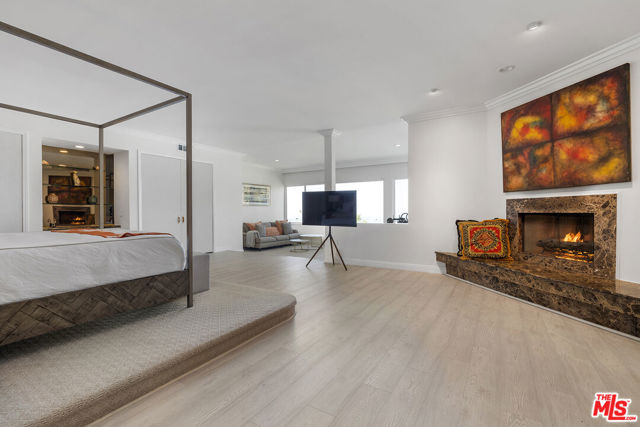 7834 Electra Drive, Los Angeles CA: https://media.crmls.org/mediaz/116b8ce4-a8ad-43d6-81d0-da757dd39134.jpg