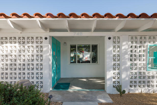 748 N Calle Rolph, Palm Springs CA: https://media.crmls.org/mediaz/116c238f-e390-4a18-b90e-ad58a5cdc4ed.jpg