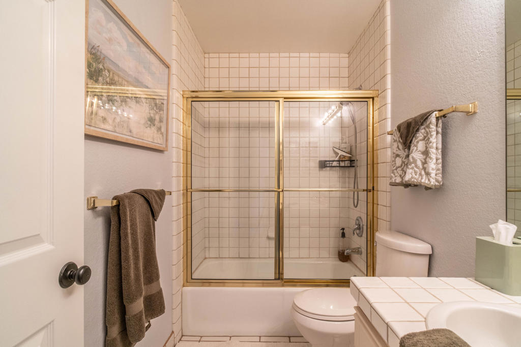 https://media.crmls.org/mediaz/116c970d-d3e7-4b56-b5bf-c5ec8d86f866.jpg?preset=X-Large
