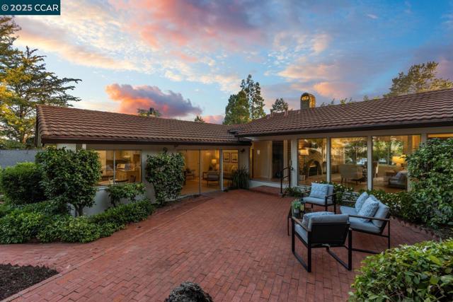 140 Warfield Drive, Moraga CA: https://media.crmls.org/mediaz/116d4c86-fb1f-4f51-872c-00d7145444af.jpg