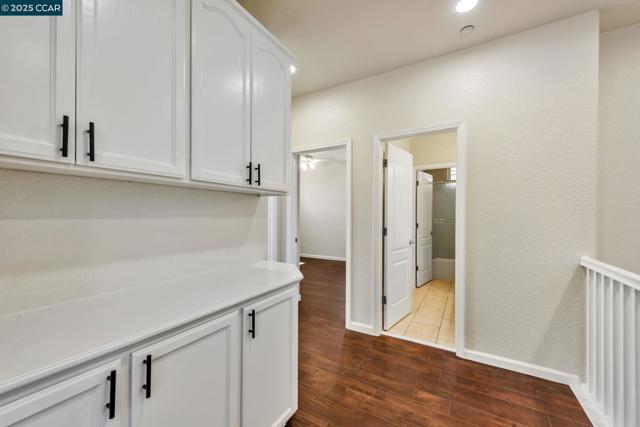 237 Dutra Vernaci Dr, Union City CA: https://media.crmls.org/mediaz/116e0735-a483-4598-97de-e11645b50b2b.jpg