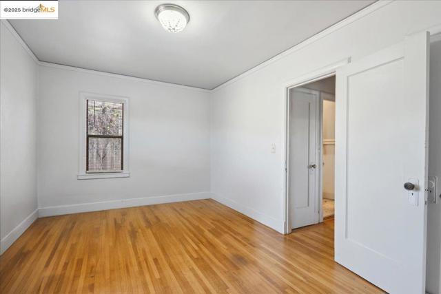 2717 Mabel St, Berkeley CA: https://media.crmls.org/mediaz/116e3090-02d2-4341-beda-b80f61d8a1b2.jpg